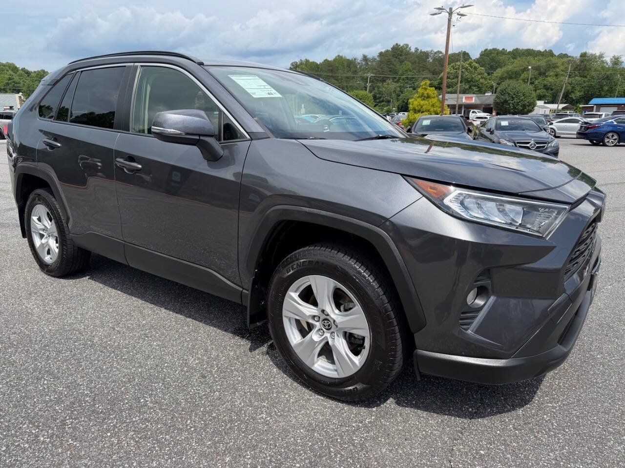 Used 2020 Toyota RAV4 XLE w/ Convenience Package AWD/4WD image 5
