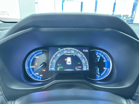 Used 2024 Toyota RAV4 LE image 22