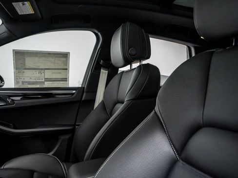 New 2026 Porsche Macan image 26