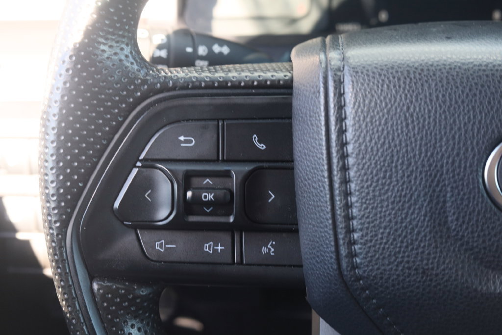 Used 2025 Toyota Tacoma SR5 AWD/4WD image 7