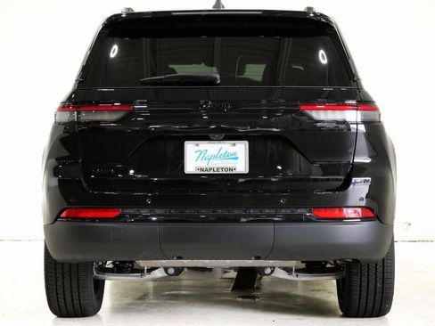 New 2025 Jeep Grand Cherokee Altitude image 9