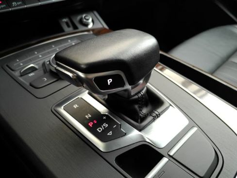 Used 2020 Audi Q5 2.0T Premium AWD/4WD image 48