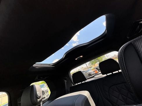 Used 2023 BMW X7 xDrive40i w/ M Sport Package AWD/4WD image 35