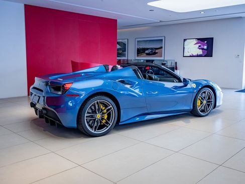 Used 2017 Ferrari 488 Spider RWD image 6