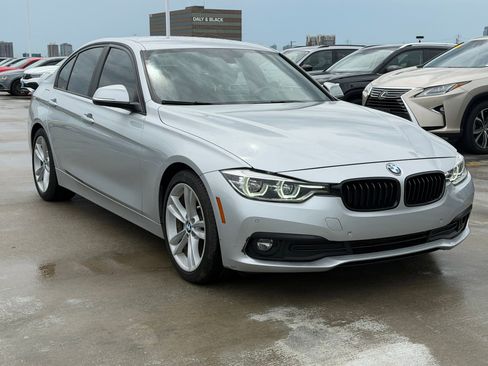 Used 2017 BMW 320i Sedan RWD image 7