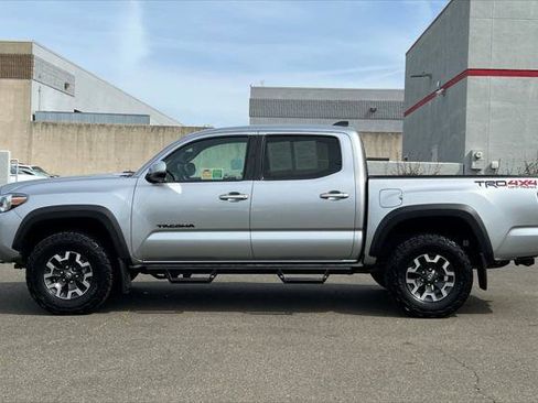 Certified 2022 Toyota Tacoma TRD Off-Road w/ Black Out Package (TMS) image 9