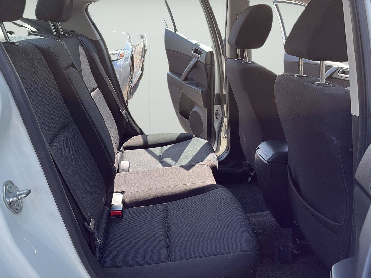 Used 2011 MAZDA MAZDA3 i Touring FWD image 15