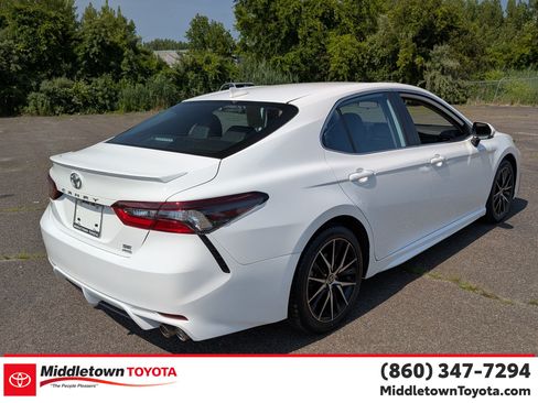Used 2024 Toyota Camry SE w/ Cold Weather Package AWD/4WD image 3