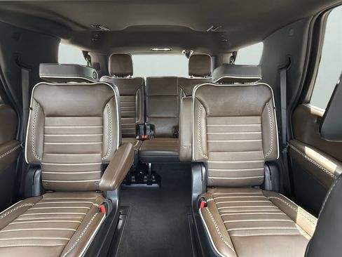 Used 2025 GMC Yukon Denali Ultimate AWD/4WD image 25