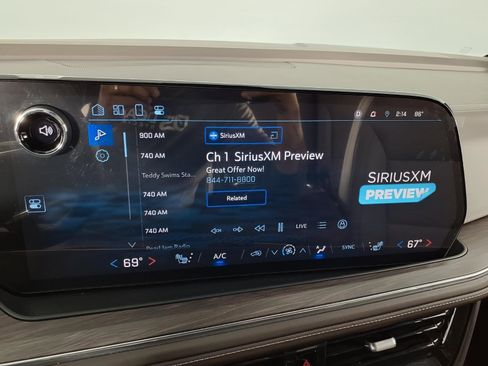 Used 2025 Chevrolet Suburban LT w/ Comfort Package image 20