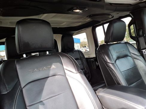 Used 2018 Jeep Wrangler Unlimited Sahara image 18