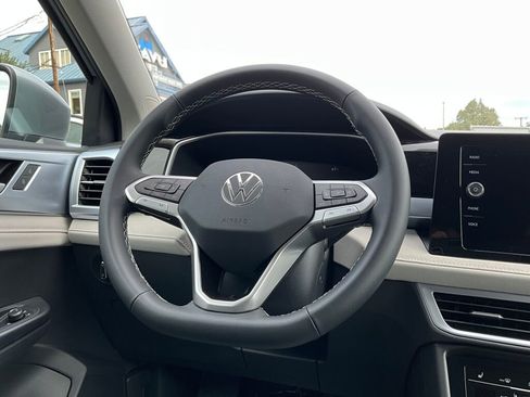 New 2025 Volkswagen Taos SE image 19