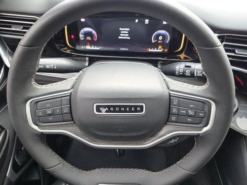 Used 2023 Jeep Wagoneer L Series III w/ Premium Group I AWD/4WD image 8