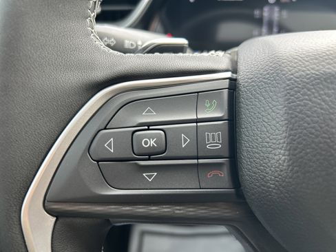 New 2025 Jeep Grand Cherokee Altitude image 20