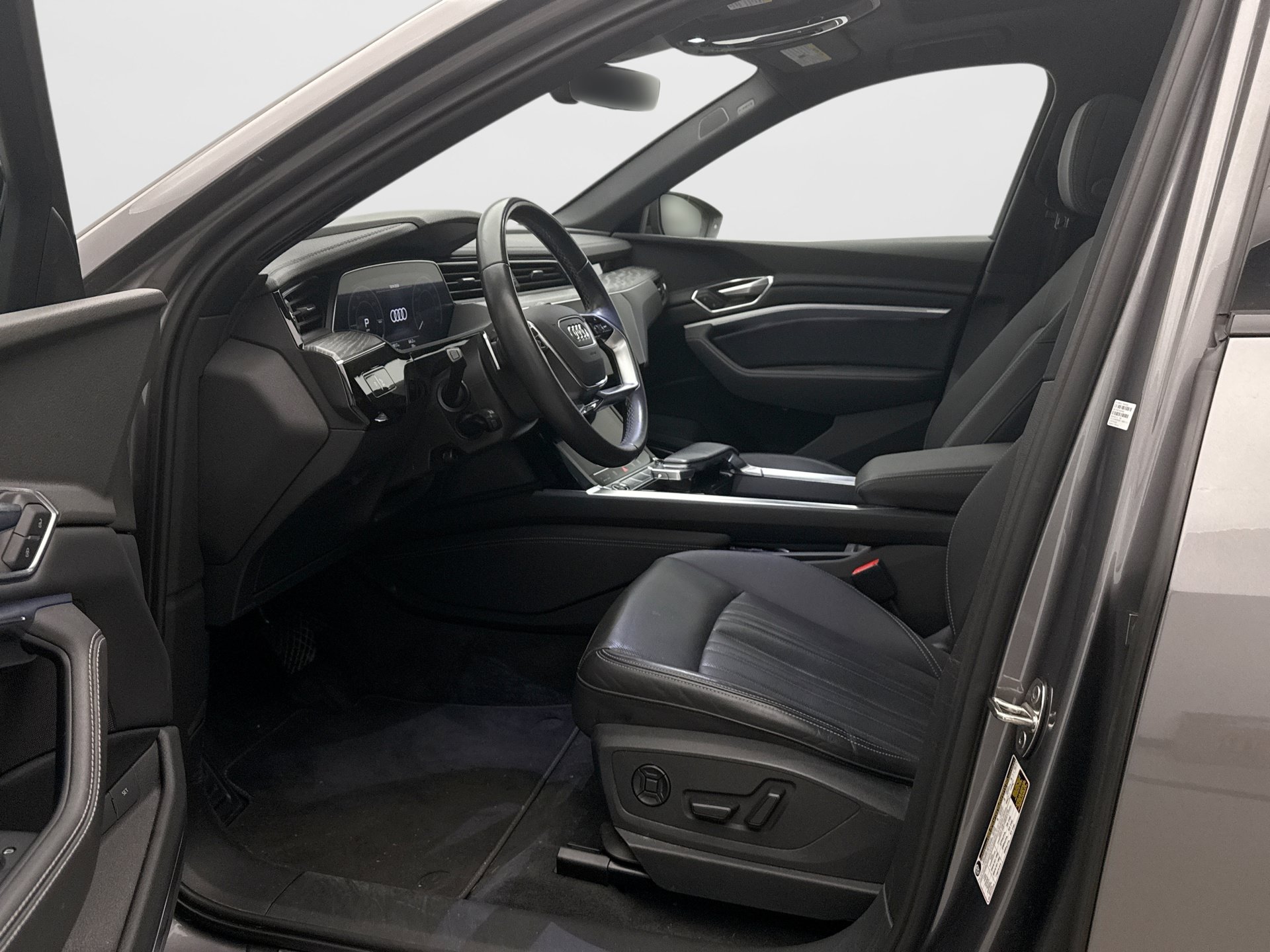 Used 2023 Audi e-tron Premium Plus w/ Premium Plus Package AWD/4WD image 8