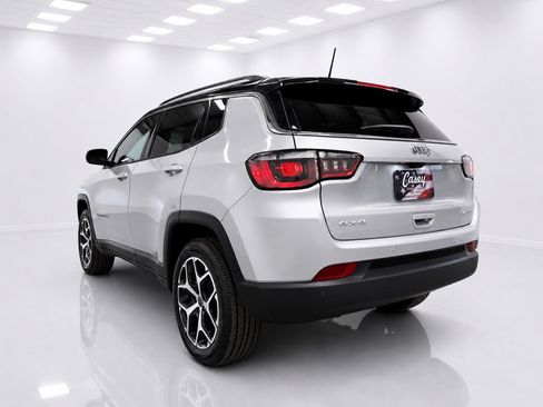 Used 2025 Jeep Compass Limited w/ Sun & Sound Group AWD/4WD image 5