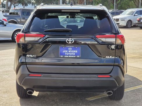 Used 2025 Toyota RAV4 XLE FWD image 8