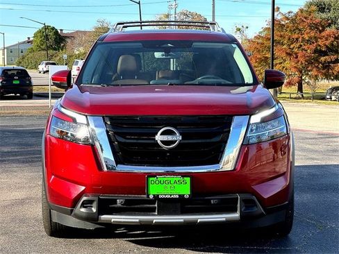 Used 2023 Nissan Pathfinder Platinum image 3