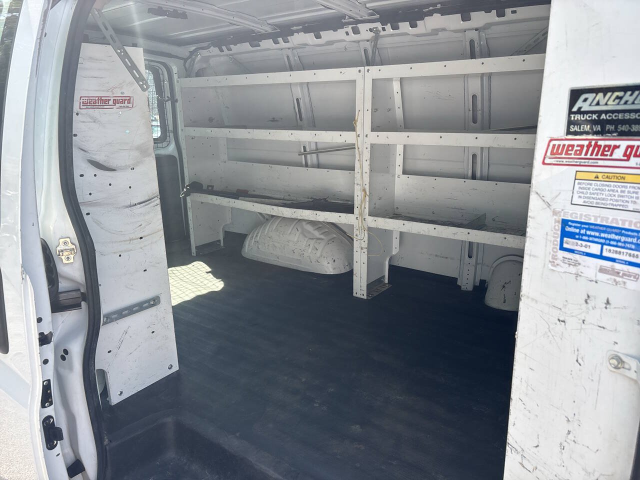 Used 2018 Chevrolet Express 2500 w/ Driver Convenience Package RWD image 12