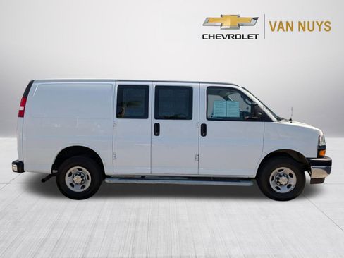 Used 2024 Chevrolet Express 2500 w/ Driver Convenience Package RWD image 4