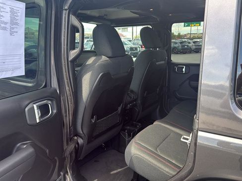 Used 2025 Jeep Wrangler Unlimited Rubicon image 22