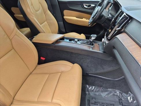 Used 2021 Volvo XC60 T5 Inscription FWD image 22