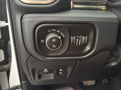 Used 2021 RAM 1500 Limited AWD/4WD image 25