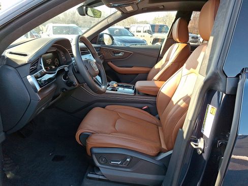 Used 2025 Audi Q8 Prestige w/ Prestige Package image 14