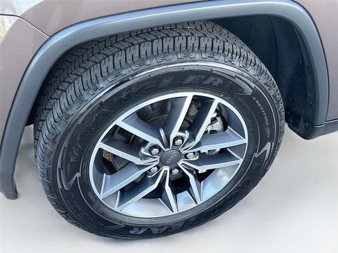 Used 2021 Jeep Grand Cherokee Limited w/ Premium Lighting Group image 38