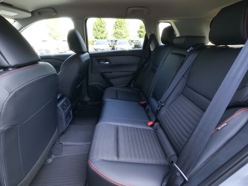 Certified 2026 Nissan Rogue SV AWD/4WD image 16