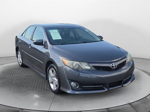 Used 2014 Toyota Camry SE FWD image 7