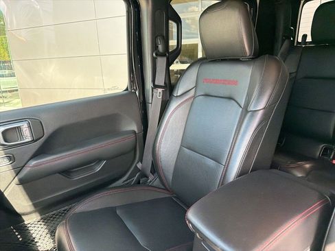 Used 2022 Jeep Gladiator Rubicon w/ Cold Weather Group image 15