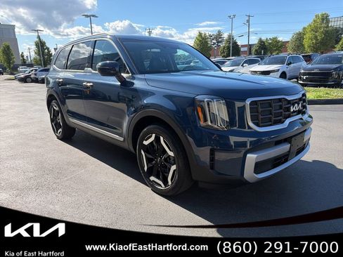 Certified 2023 Kia Telluride S w/ S Sunroof Package AWD/4WD image 5