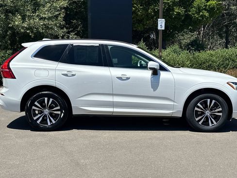 Used 2023 Volvo XC60 B5 Core w/ Protection Package Premier FWD image 3