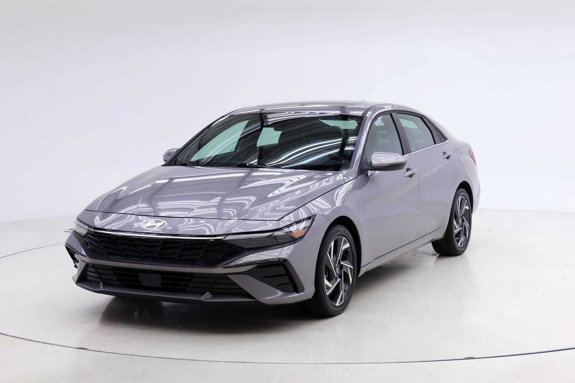 Used 2025 Hyundai Elantra Limited FWD image 1