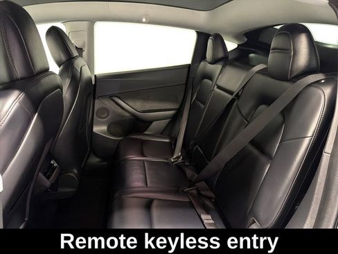 Used 2022 Tesla Model Y Long Range image 11