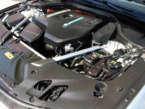 Used 2019 BMW 530e w/ Premium Package RWD image 21