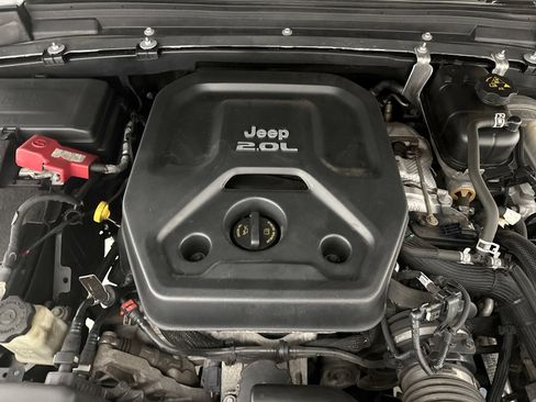 Used 2020 Jeep Wrangler Unlimited Sahara image 24