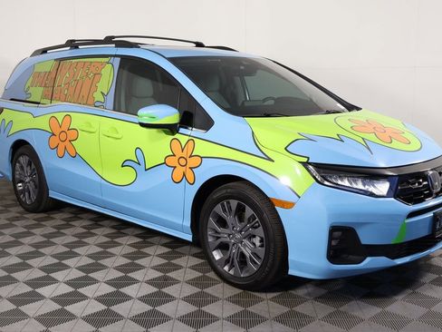 Used 2025 Honda Odyssey Touring image 3