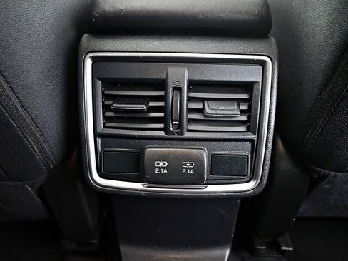 Used 2020 Subaru Forester Premium image 31