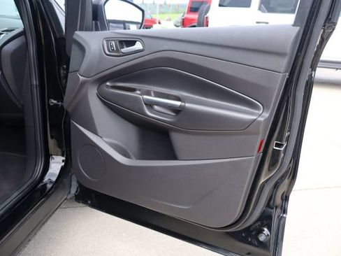 Used 2017 Ford Escape Titanium FWD image 33