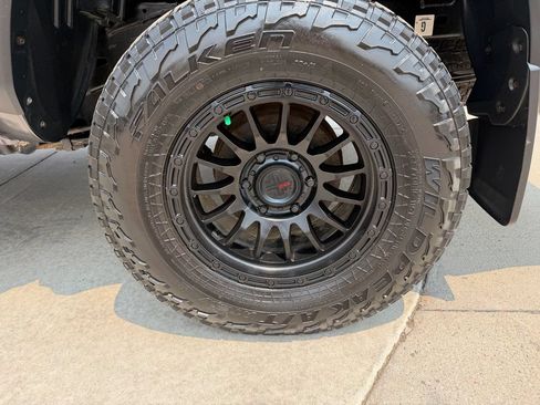 Used 2020 Toyota Tacoma TRD Off-Road w/ TRD Premium Off Road Package AWD/4WD image 40