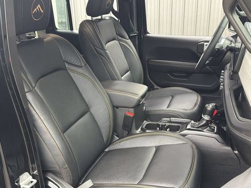 Used 2025 Jeep Wrangler Unlimited Sahara w/ Safety Group AWD/4WD image 35