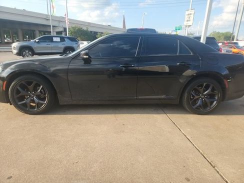 Used 2023 Chrysler 300 S image 6
