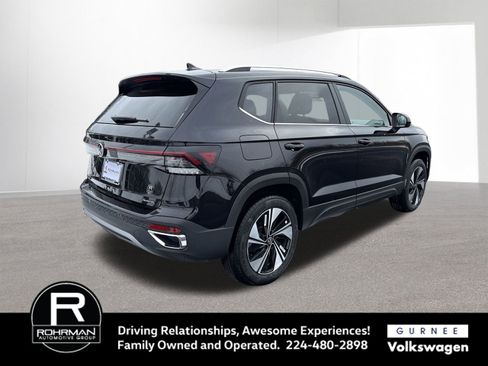 New 2026 Volkswagen Taos SE image 10