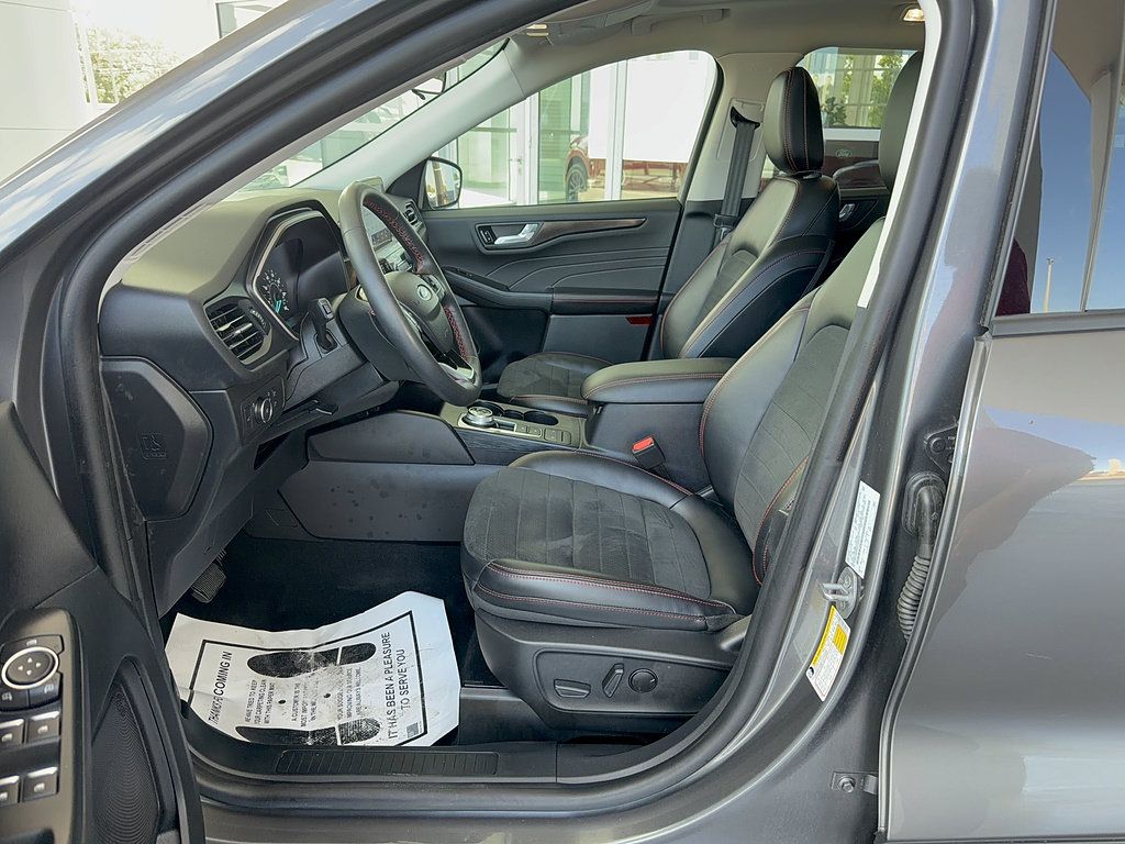 Certified 2022 Ford Escape SEL w/ SEL Stealth AWD Package image 12
