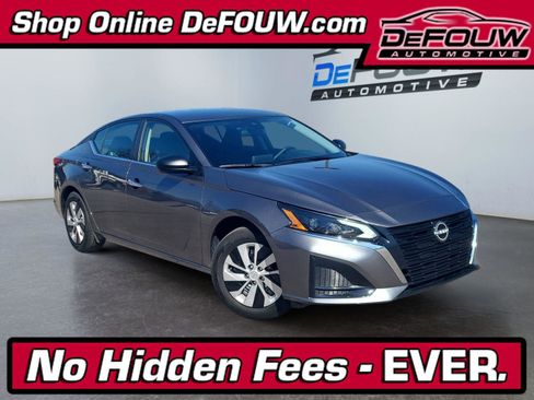 Used 2025 Nissan Altima 2.5 S image 1