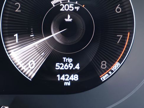 Used 2022 Bentley Bentayga image 27