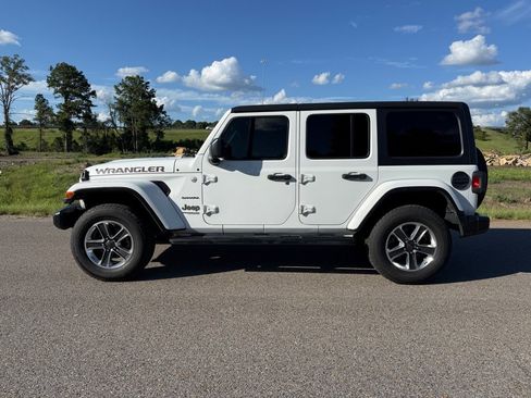 Used 2021 Jeep Wrangler Unlimited Sahara AWD/4WD image 5