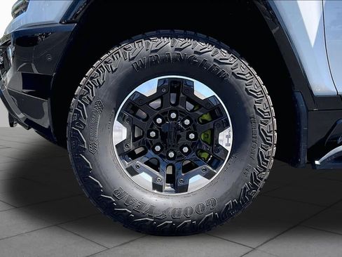 Used 2022 GMC Hummer EV Edition 1 w/ LPO, Illumination Package AWD/4WD image 9